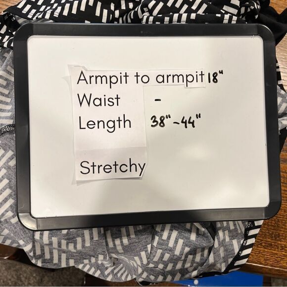 LuLaRoe short sleeve geometric print hi-low scoop neck Carly dress size Small - Picture 7 of 11